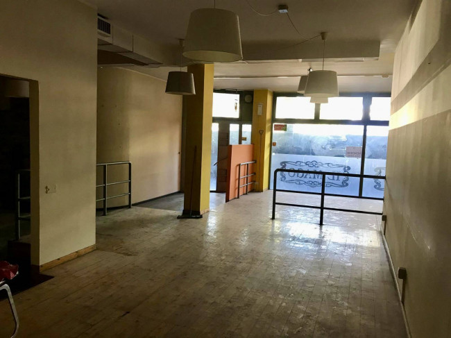 Locale commerciale in affitto a Varese