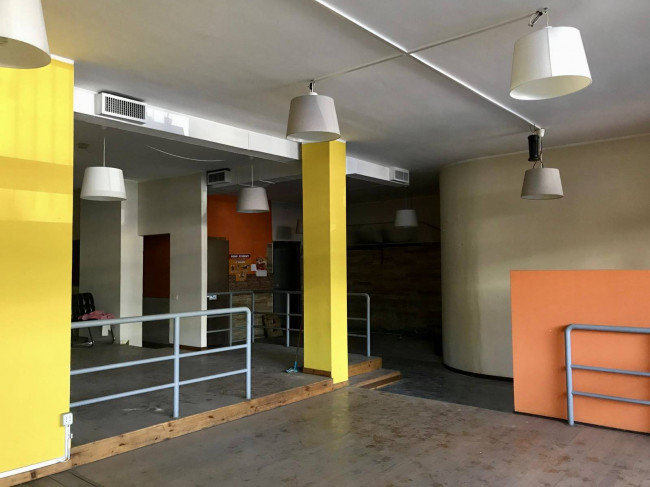 Locale commerciale in affitto a Varese