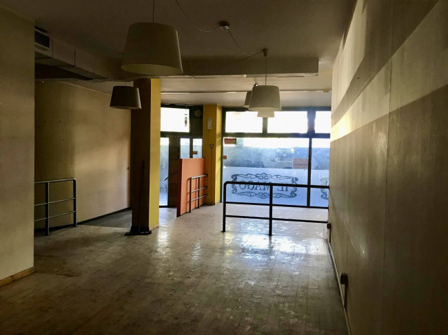 Locale commerciale in affitto a Varese