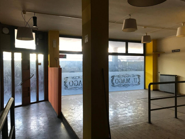 Locale commerciale in affitto a Varese