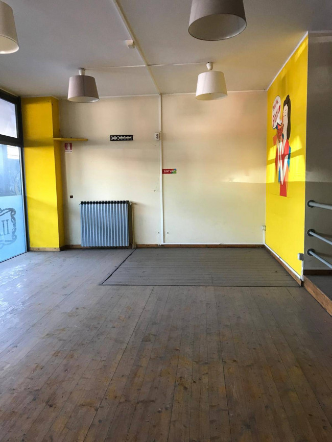 Locale commerciale in affitto a Varese