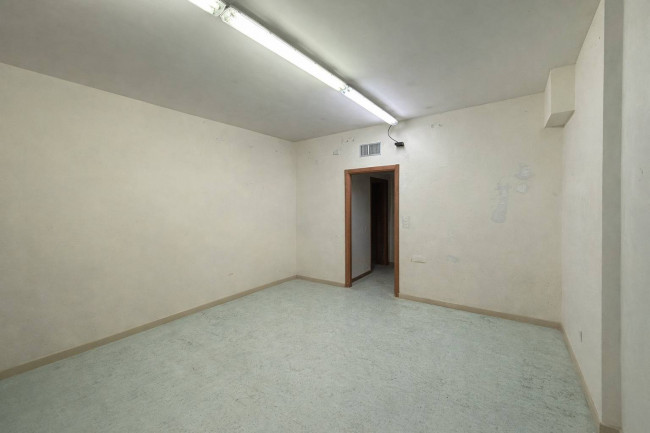 Locale commerciale in affitto a Varese