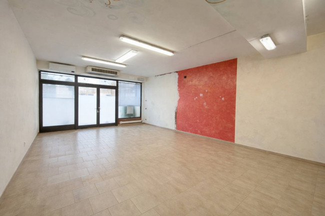 Locale commerciale in affitto a Varese