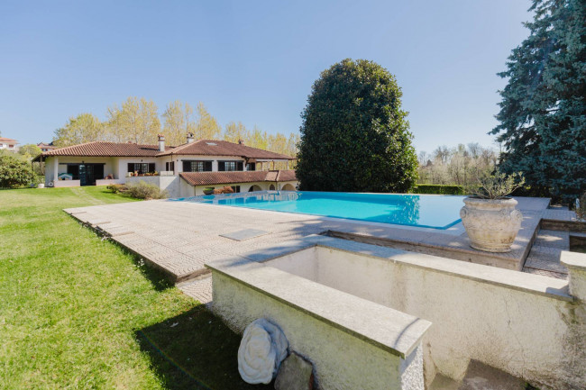 Villa in vendita a Sumirago