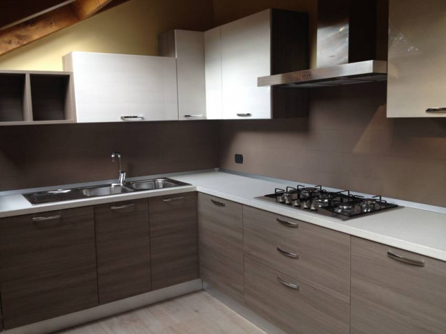 Appartamento con giardino in vendita a Varese