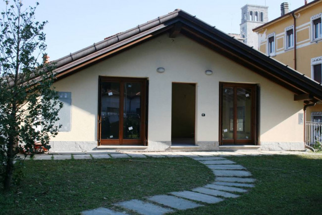 Appartamento con giardino in vendita a Varese
