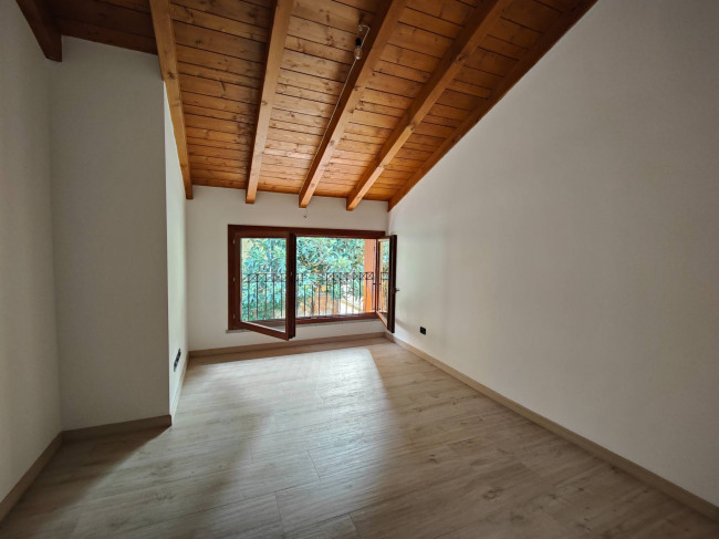 Appartamento con giardino in vendita a Varese