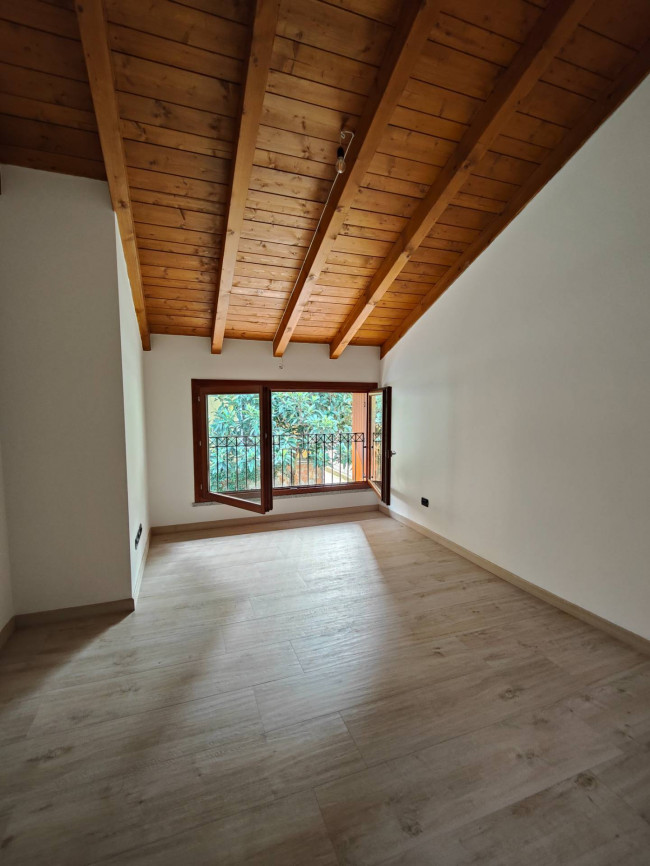Appartamento con giardino in vendita a Varese