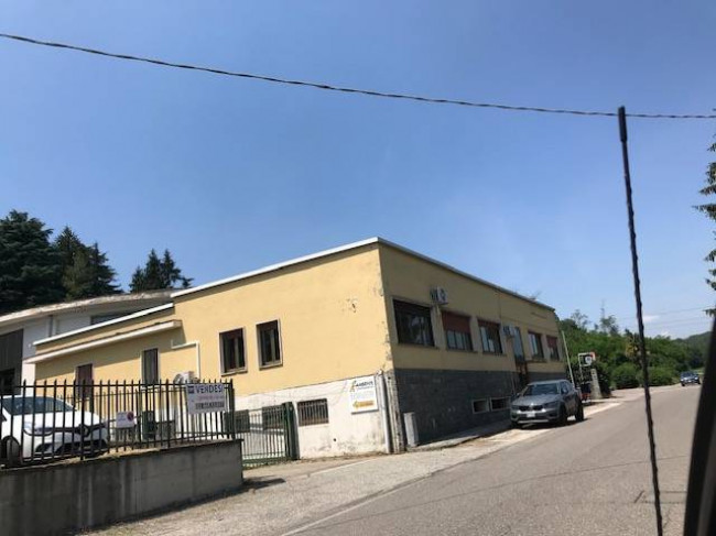 Capannone in vendita a Gazzada Schianno