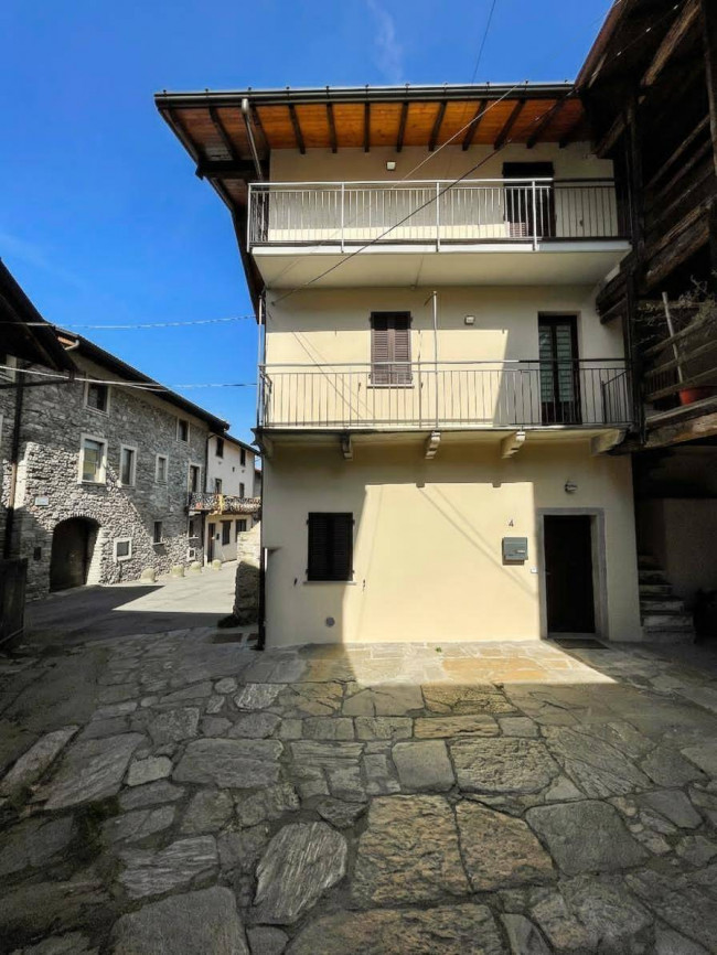 Porzione di Casa Singola in vendita a Cocquio-Trevisago