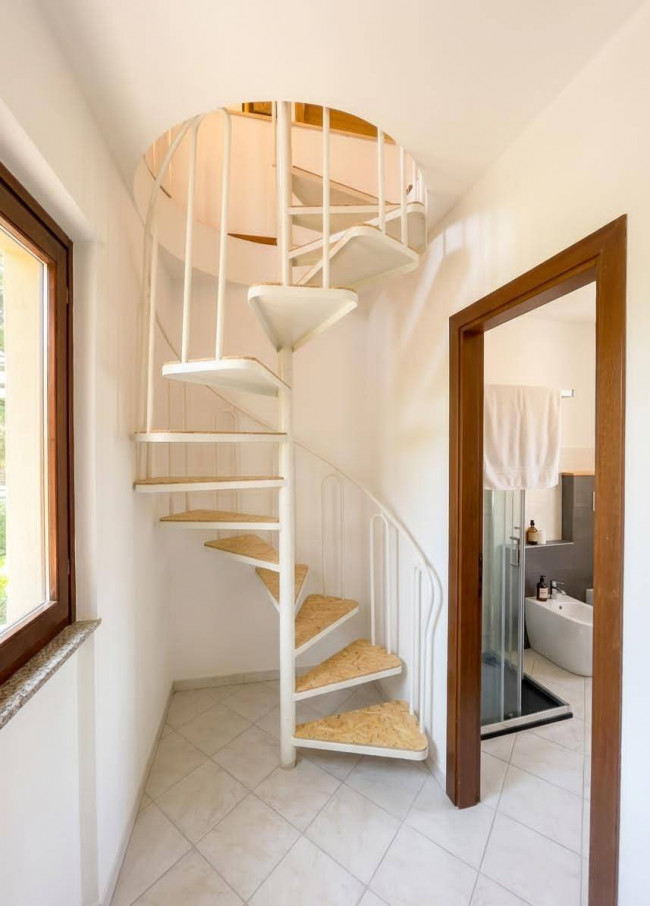 Porzione di Casa Singola in vendita a Cocquio-Trevisago
