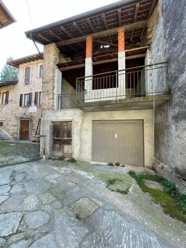 Porzione di Casa Singola in vendita a Cocquio-Trevisago