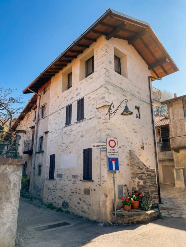 Porzione di Casa Singola in vendita a Cocquio-Trevisago