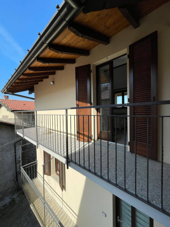 Porzione di Casa Singola in vendita a Cocquio-Trevisago