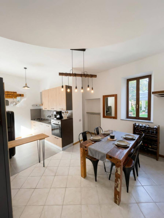 Porzione di Casa Singola in vendita a Cocquio-Trevisago