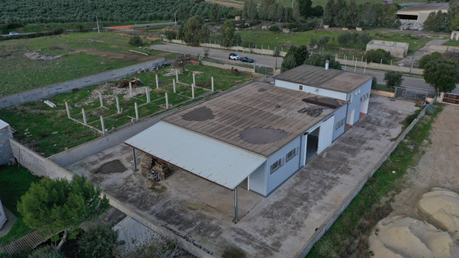 Capannone in vendita a Dolianova