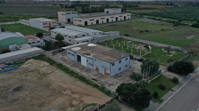Capannone in vendita a Dolianova