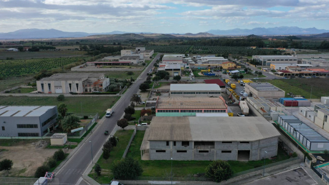 Capannone in vendita a Dolianova
