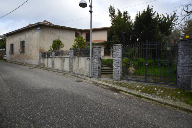 Villa in vendita a Ales
