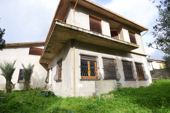 Villa in vendita a Ales