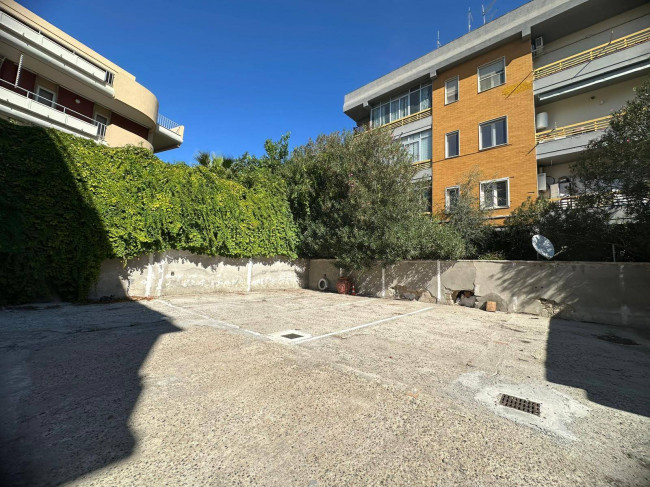 Posto auto scoperto in vendita a Cagliari