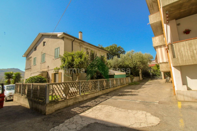 Casa indipendente in vendita a Bellante (TE)