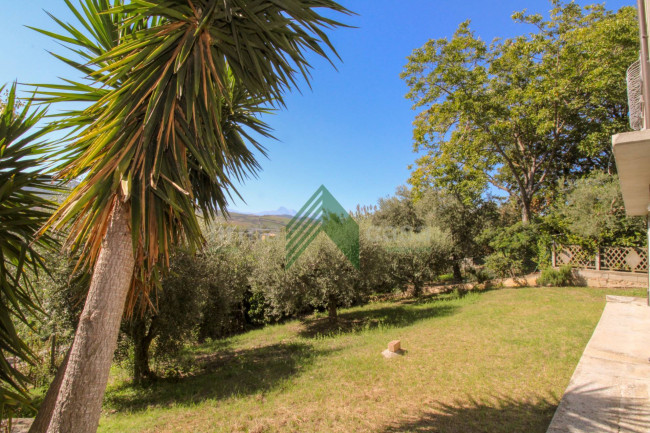 Casa indipendente in vendita a Bellante (TE)