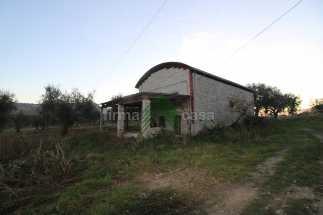 Locale artigianale in vendita a Bellante