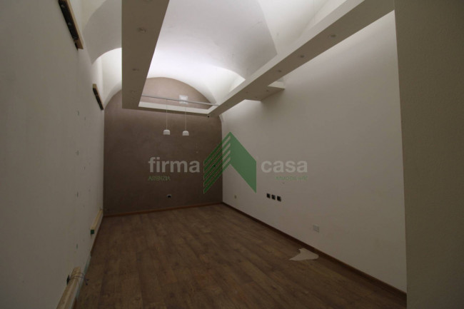 Locale commerciale in affitto a Teramo