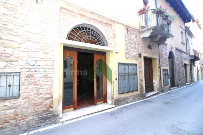 Locale commerciale in affitto a Teramo