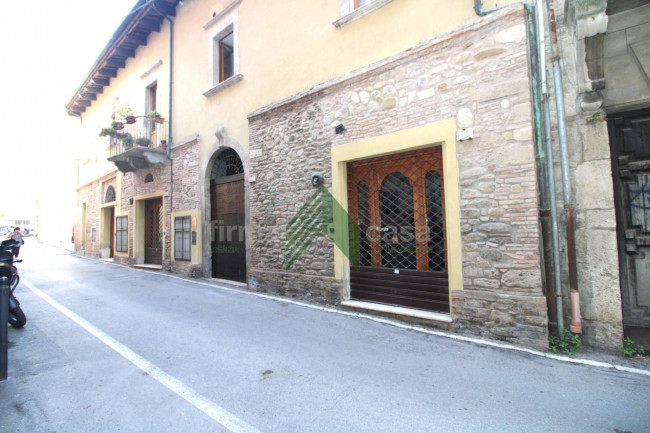 Locale commerciale in affitto a Teramo