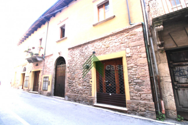 Locale commerciale in affitto a Teramo