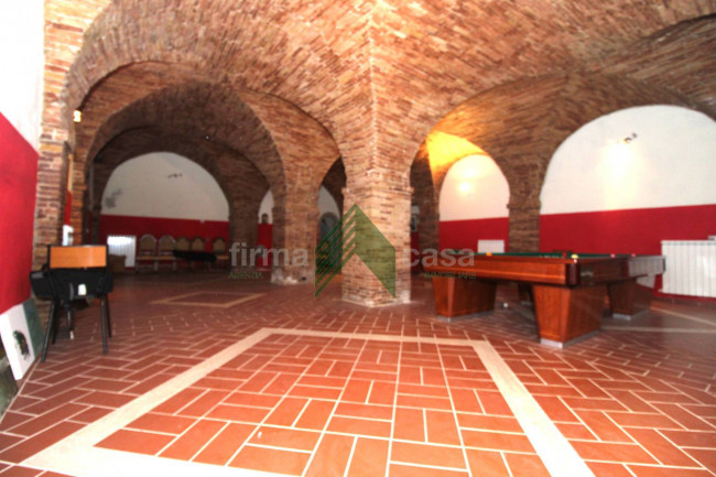 Locale commerciale in affitto a Teramo