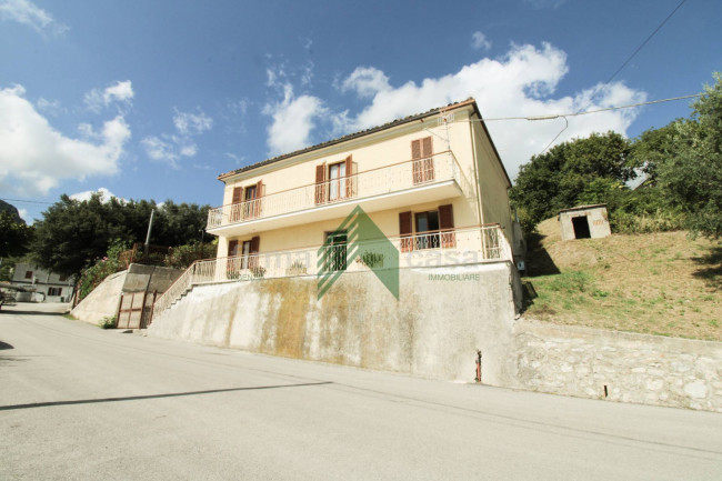Casa singola in vendita a Civitella del Tronto