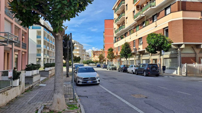 Garage/Box/Posto auto in vendita a Albenga (SV)