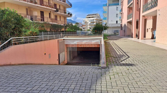 Garage/Box/Posto auto in vendita a Albenga (SV)