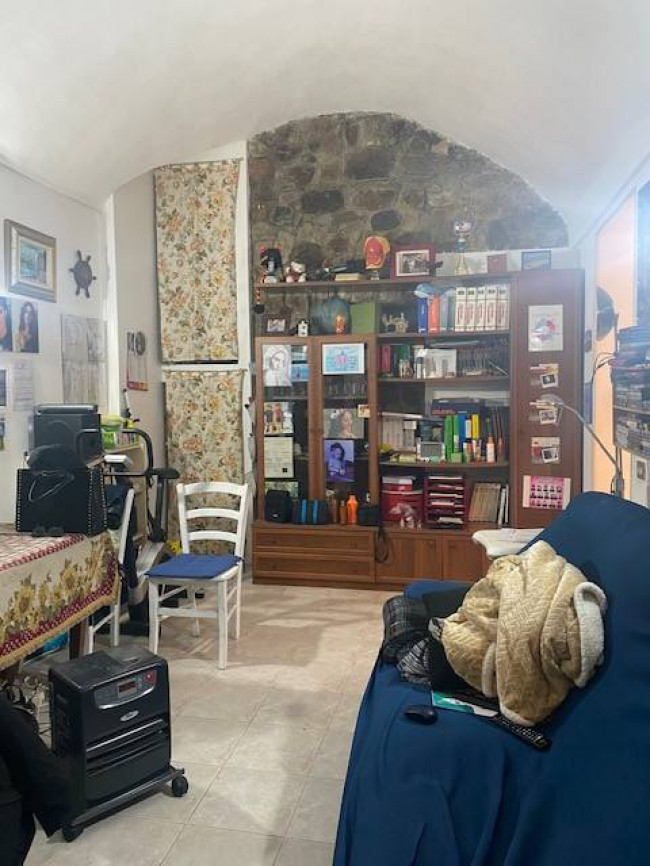 APPARTAMENTO CON INGRESSO INDIPENDENTE in vendita a Ventimiglia