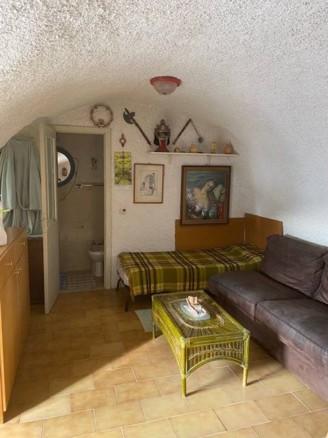 APPARTAMENTO CON INGRESSO INDIPENDENTE in vendita a Ventimiglia