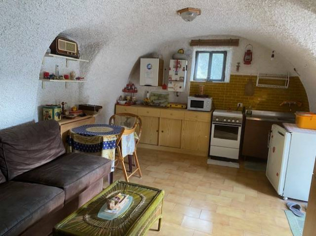 APPARTAMENTO CON INGRESSO INDIPENDENTE in vendita a Ventimiglia