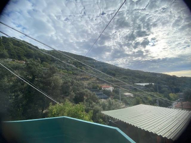 APPARTAMENTO CON INGRESSO INDIPENDENTE in vendita a Ventimiglia