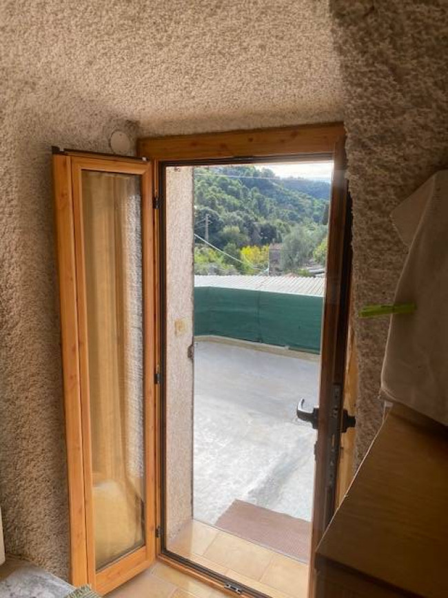 APPARTAMENTO CON INGRESSO INDIPENDENTE in vendita a Ventimiglia