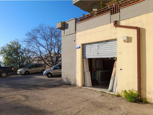 Garage/Box/Posto auto in affitto a Matera (MT)