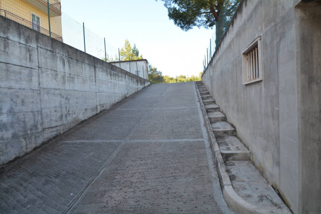 Garage/Box/Posto auto in vendita a Matera (MT)