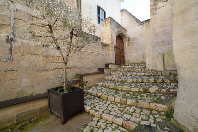 Locale Commerciale in affitto a Matera