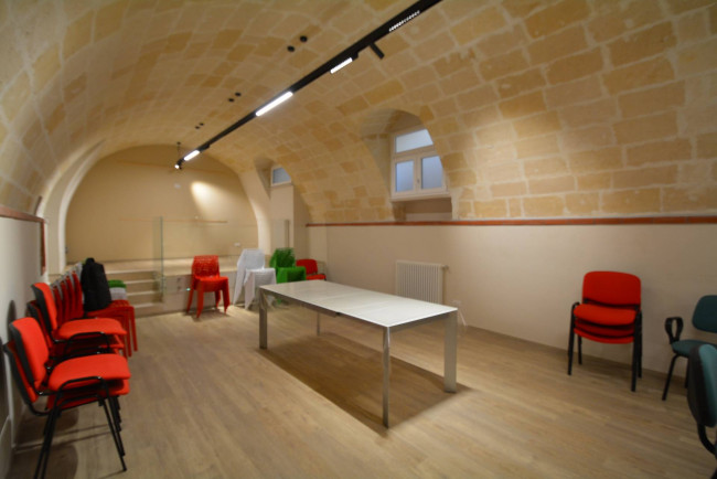 Magazzino in vendita a Matera