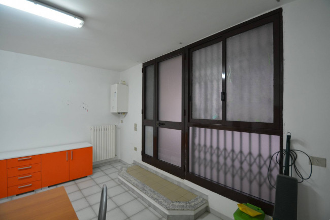 Magazzino in vendita a Matera