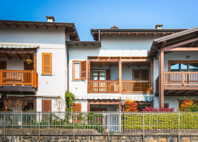 Appartamento in vendita a Solto Collina