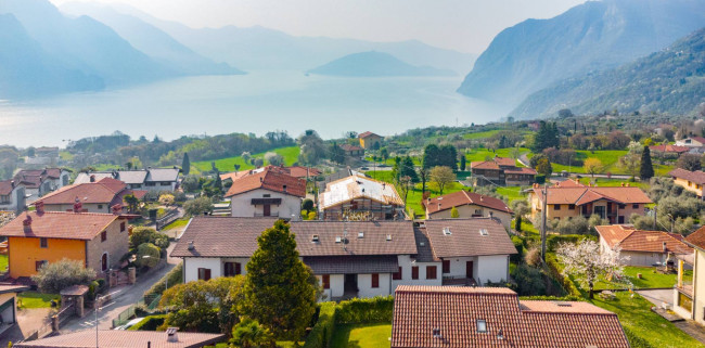 Appartamento in vendita a Solto Collina