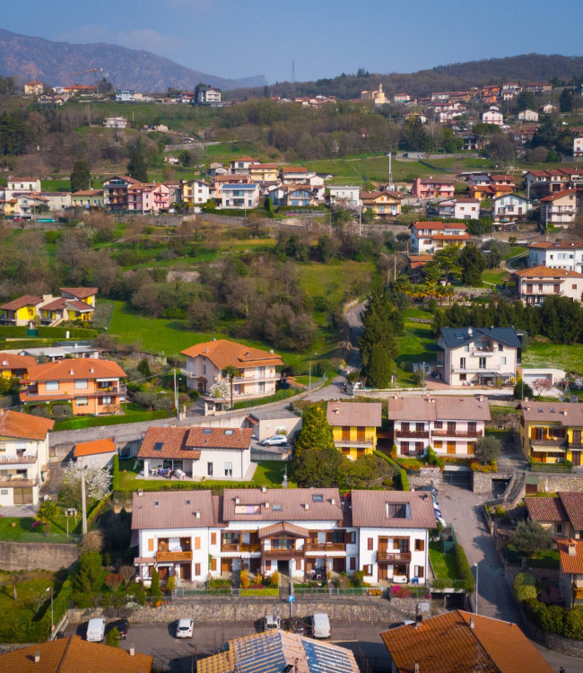 Appartamento in vendita a Solto Collina
