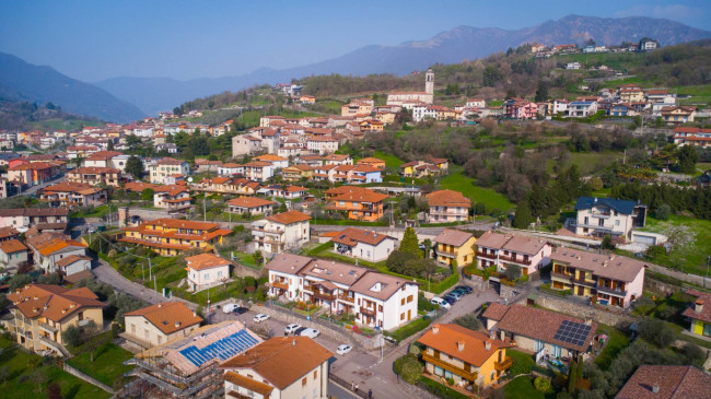 Appartamento in vendita a Solto Collina